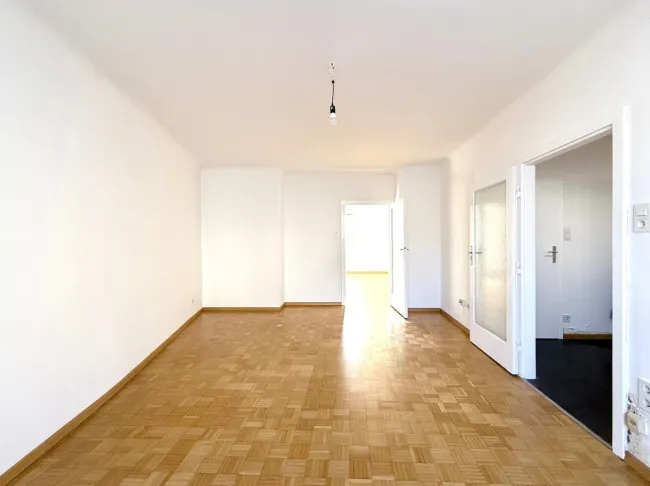 FREIER MIETZINS! WERTSTEIGERUNG durch SANIERUNG! Optimale 2-Zimmer-Wohnung für Paare oder Singles. - Titelbild