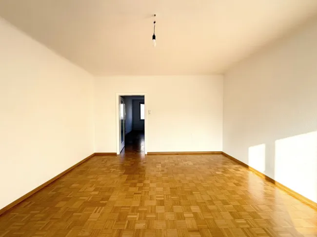 FREIER MIETZINS! WERTSTEIGERUNG durch SANIERUNG! Optimale 2-Zimmer-Wohnung für Paare oder Singles. - Bild