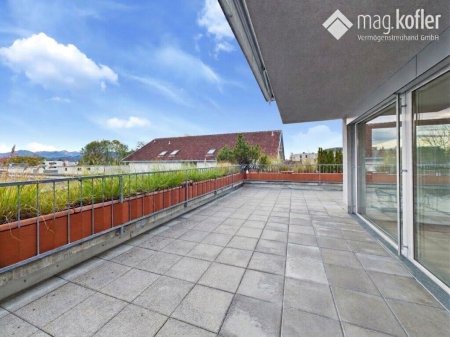 Traumhafte Penthouse-Wohnung mit großer Terrasse in Hard
