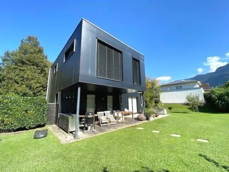 Exklusives Einfamilienhaus mit Garten, Terrassen und hochwertiger Ausstattung zu vermieten! - Bild