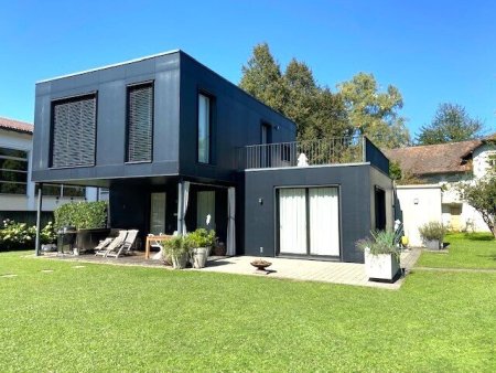 Exklusives Einfamilienhaus mit Garten, Terrassen und hochwertiger Ausstattung zu vermieten!