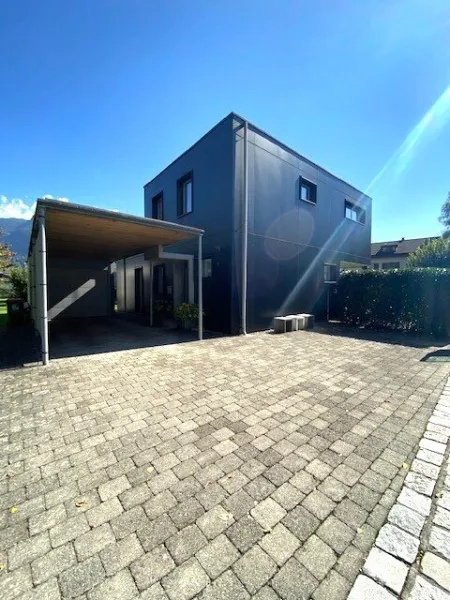 Exklusives Einfamilienhaus mit Garten, Terrassen und hochwertiger Ausstattung zu vermieten! - Bild