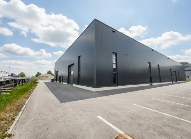 Ihr neuer Logistik-Standort am Millennium Park Lustenau: 557 m² große Lagerhalle zu vermieten! - Titelbild