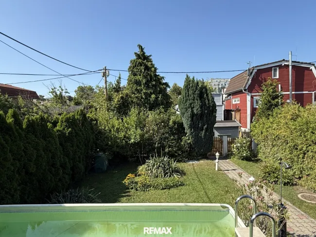Garten mit Pool