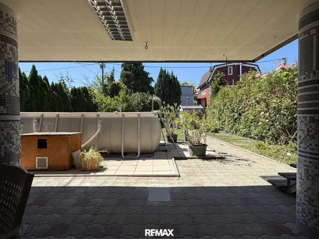 Terrasse und Pool