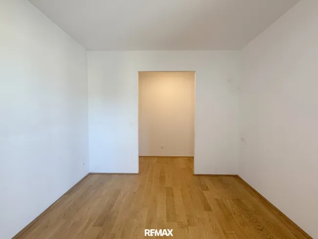 Schlafzimmer mit Garderobe