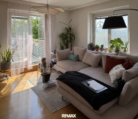 Top 2 - Wohnzimmer mit Terrassenzugang