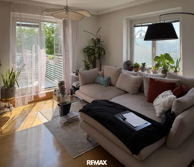 Top 2 - Wohnzimmer mit Terrassenzugang