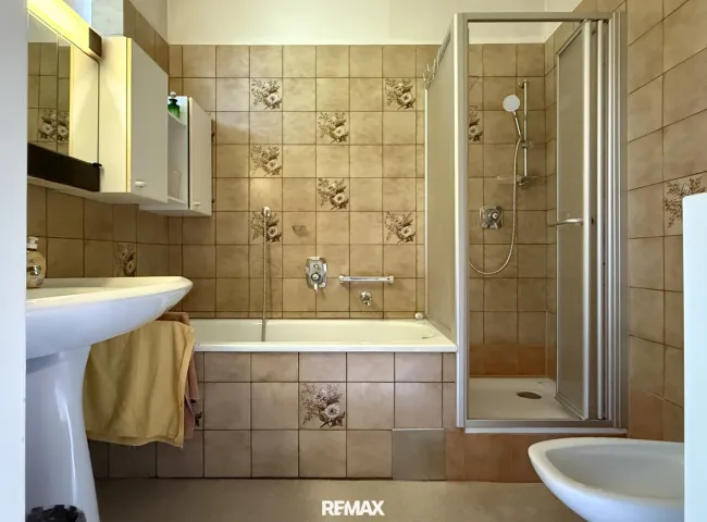 Erdgeschoss - Badezimmer