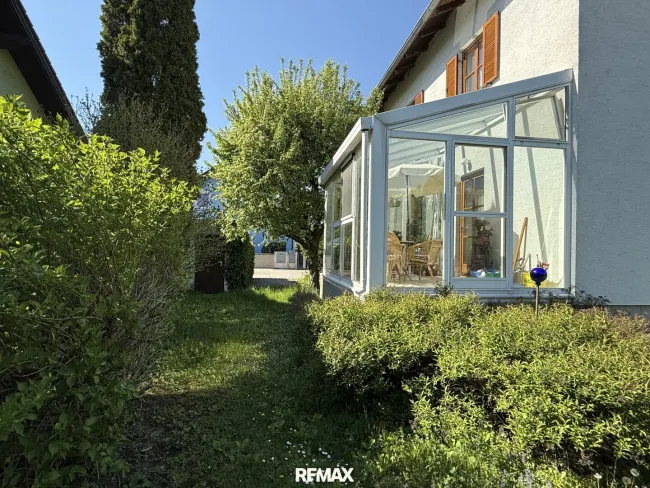 Garten mit Wintergarten