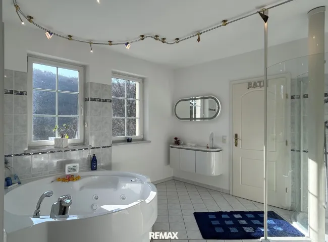 Whirlpool mit Fensterblick
