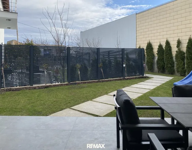 Terrasse mit Garten