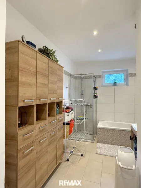 Erdgeschoss - Badezimmer