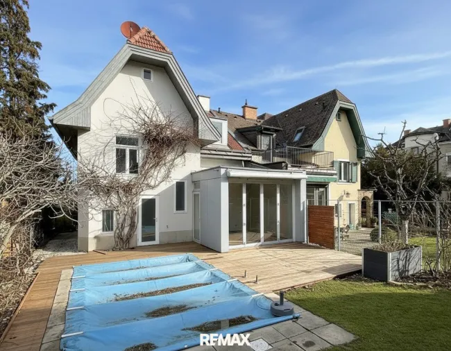 Pool und Terrasse