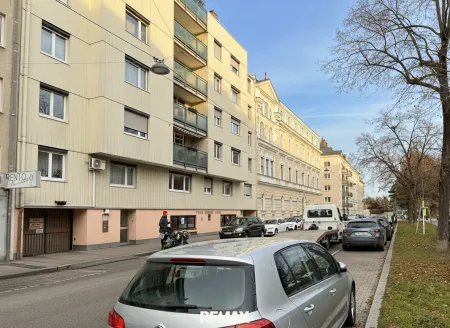 vor dem Haus