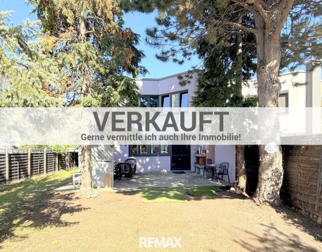 VERKAUFT- Eck-Reihen-Haus im Groß-Garten-Format mit Tiefgaragenplatz! - Titelbild