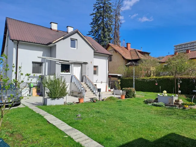 Eggenberg! Altbau-Stadtvilla auf einem Grundstück (WA 0,4-1,0) für Familien oder Unternehmer! - Bild