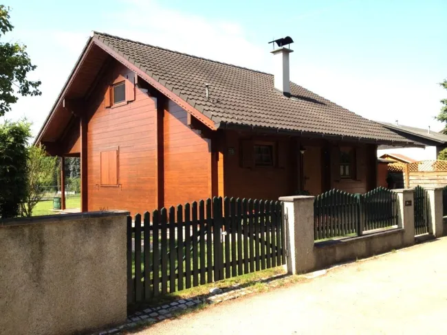 Wohnen, wo andere Urlaub machen Einfamilienhaus am Reiterer Badesee, nahe Wien Ferienhaus oder Hauptwohnsitz - Titelbild