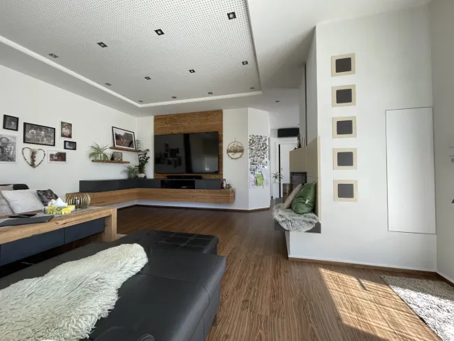 Nähe Hartberg - Pöllauberg - Designerhaus mit Panoramadachterrasse, zwei Wohneinheiten und Premium Garagenlösung Platz für 5 Autos - sehr interessant für Oldtimer oder Luxusautos - Titelbild