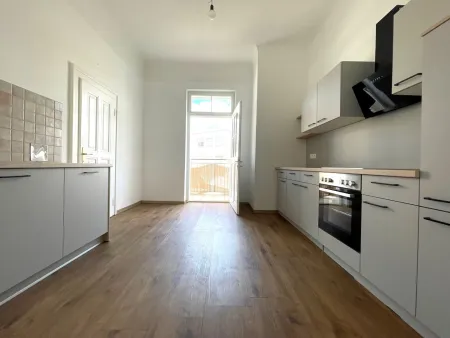 Keesgasse - großzügige 4 ZimmerAltbauwohnung mit Balkon!
