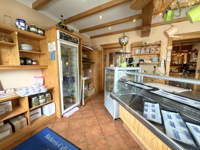 Stallhofen Top Lage, Bäckerei, Café, Firmenstandort, Geschäftslokal, Doppelhaus mit großem Potenzial, ca. 78,00 m², 4 Räume, Grund 287 m² - Bild