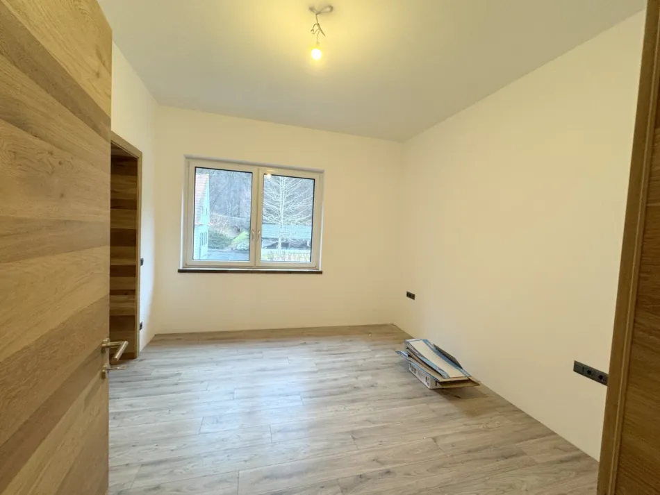 Arnfels, Gewerbeobjekt gemischt, Hallen, Büro, Wohnungen, Penthäuser mit Pool, Top Lage, Anleger - Bild