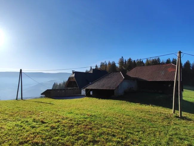 RÜCKZUGSORT AUF 1200 M SEEHÖHE- NATURIDYLLE MIT WEITBLICK UND VIEL PLATZ FÜR IHRE IDEEN! - Bild