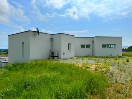 B O C K S D O R F - Sonniger Bungalow mit Panoramablick und Erstbezug!