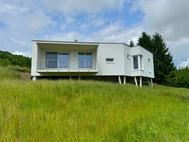 B O C K S D O R F - Sonniger Bungalow mit Panoramablick und Erstbezug! - Titelbild