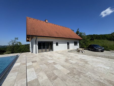 Exklusives Chalet in St. Johann i. Saggautal-Eichberg – Traumlage mit Infinity-Pool und Panoramablick, Neubau