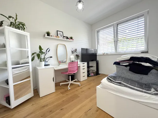 Exklusive 3,5-Zimmer-Gartenwohnung mit direktem Naturteich-Zugang und Süd-West-Loggia in Unterpremstätten bei Graz - Bild