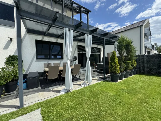 Exklusive 3,5-Zimmer-Gartenwohnung mit direktem Naturteich-Zugang und Süd-West-Loggia in Unterpremstätten bei Graz - Titelbild