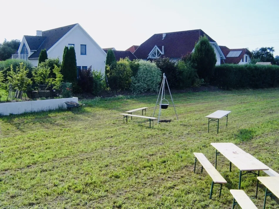 Familienidylle & Bauträgerchance - Titelbild