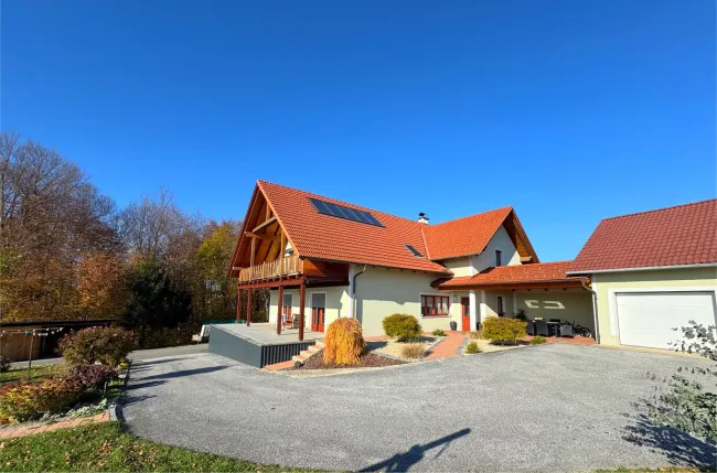 JENNERSDORF - MEHRFAMILIENHAUS mit extra BAUGRUND im Grünen - Bild