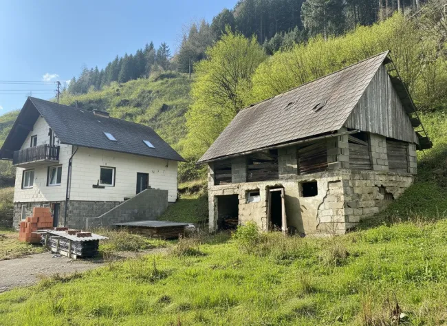 Großzügiges Grundstück (2.132 m²) mit Bastlerhaus & Nebengebäude - Bild
