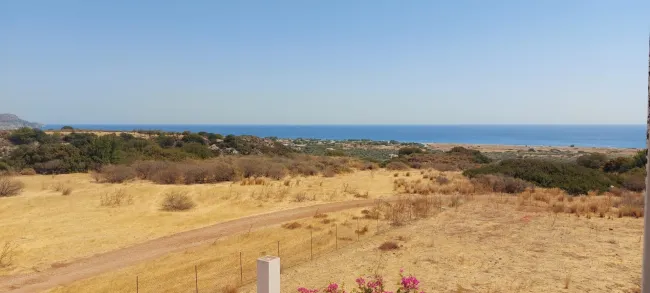 Villa / Ferienhaus auf Rhodos – Nähe Lindos, Ort Afandou Einzigartige Lage auf 3.920 m² Grundstück mit unverbaubarem Meerblick - Bild
