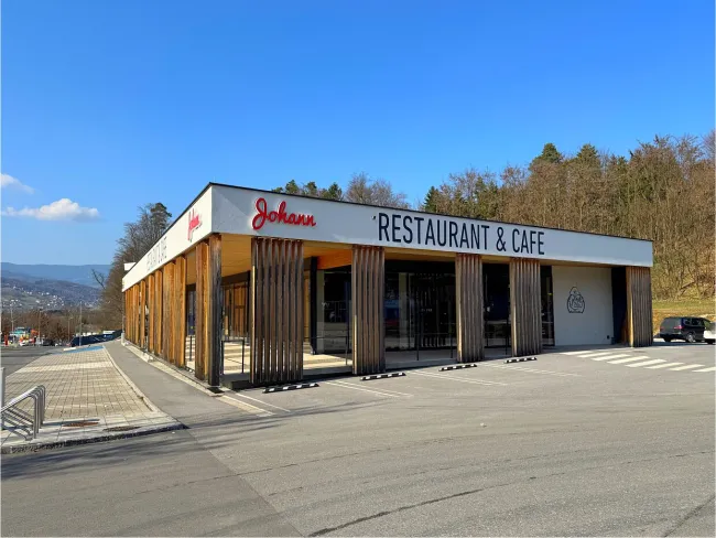 HARTBERG! Neuwertiges Mehrzweckgebäude in Bestlage direkt bei der Autobahnabfahrt mit großem Baugrundstück. - Titelbild