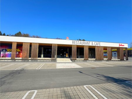 HARTBERG! Neuwertiges Mehrzweckgebäude in Bestlage direkt bei der Autobahnabfahrt mit großem Baugrundstück.