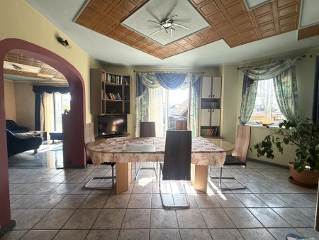 Wohnen mit Weitblick – großzügiges Haus mit zwei Wohnebenen, großem Garten, Pool und viel Potenzial!