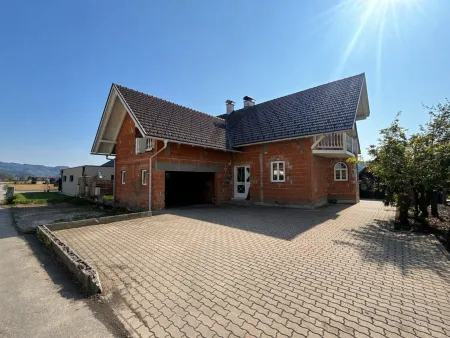 Wohnen mit Weitblick – großzügiges Haus mit zwei Wohnebenen, großem Garten, Pool und viel Potenzial!