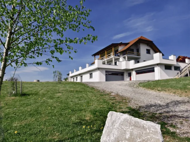 Empersdorf | Ein Ort, der berührt – Anwesen mit Weitblick, Ruhe und einem Gefühl von Zuhause! - Titelbild