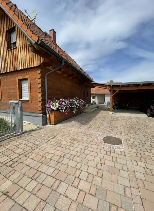 Obervogau - Charmantes Einfamilienhaus mit 4 Zimmern und einem 2ten kleinen Haus sowie Doppelcarport - vielseitig verwendbar! - Bild