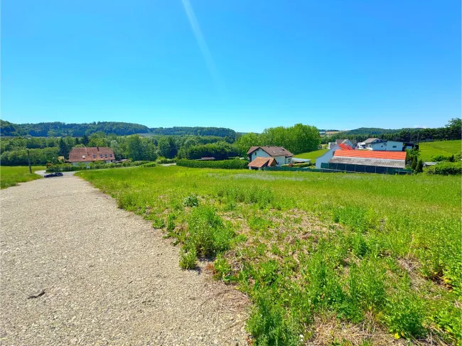 SINABELKIRCHEN – Sonniger Baugrund mit Grünblick & perfekter Verkehrsanbindung - Titelbild