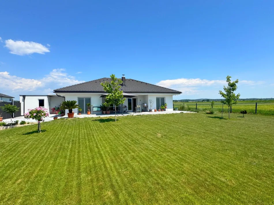 KÖNIGSDORF – Exklusiver Neubau-Bungalow in sonniger Ruhelage mit Fernblick - Bild