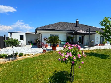 KÖNIGSDORF – Exklusiver Neubau-Bungalow in sonniger Ruhelage mit Fernblick