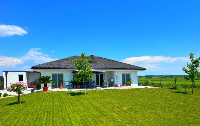 KÖNIGSDORF – Exklusiver Neubau-Bungalow in sonniger Ruhelage mit Fernblick - Titelbild