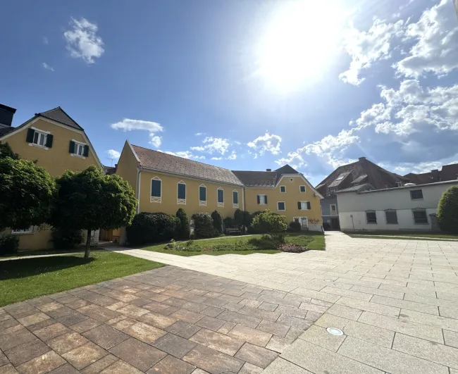 Vielseitige Liegenschaft mit Wohn-, Gastronomie- und Gewerbeflächen im Zentrum von Köflach – direkt neben der Kirche - Titelbild