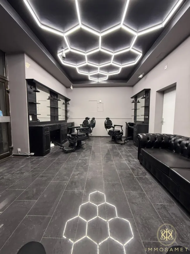 Hochwertig renovierter Salon in perfekter Lage gelangt zur Vermietung - um nur 853€! - Titelbild