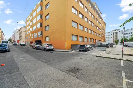 Erstbezug nach Renovierung | Großzügig angenehmes Büro im 3. OG