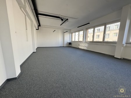 Erstbezug nach Renovierung | Großzügig angenehmes Büro im 3. OG